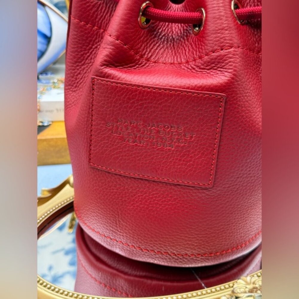 🆕 MARC JACOBS 🧿 NWT The Leather Bucket Bag, Red Leather - Picture 7 of 16